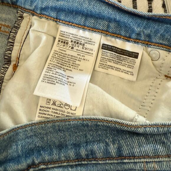 LEVI'S | Wedgie High Rise Ankle Length Distressed Knee Blue Jeans | Size 32 - Picture 5 of 6